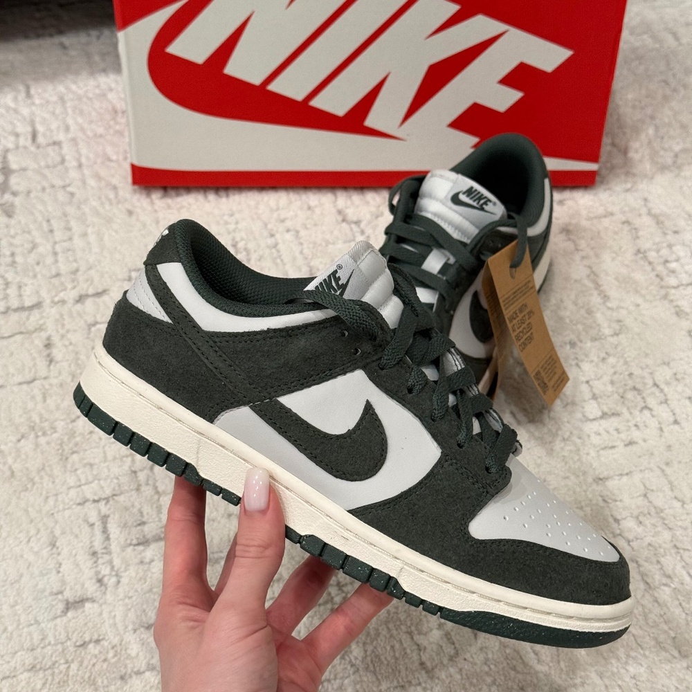 New nike dunk low size 7,5